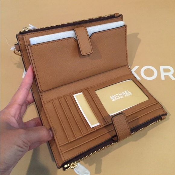 Michael Kors Double Zip Wristlet/Wallet - Picture 5 of 7